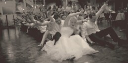 Hochzeit in der Hochzeitslocation Cavallo Dragonerstr Hannover mit DJ Falko Brautpaar Achim Reichel Aloha he Rudern auf der Tanzflaeche Beispiel Bild Image kleiner